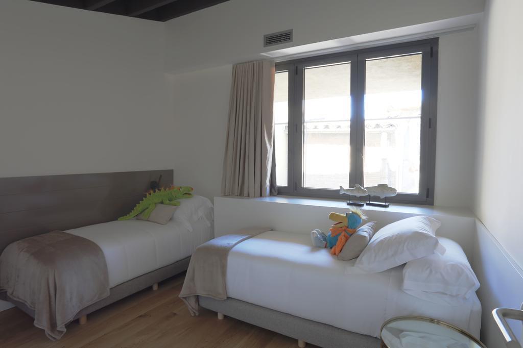 Apartaments Plaça Del Vi Girona Exterior foto